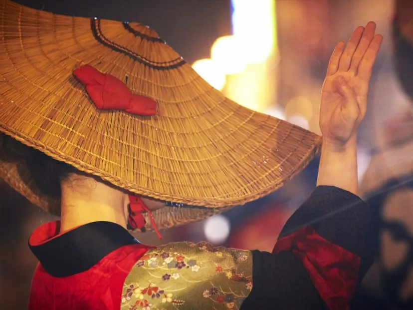 西馬音内盆踊りの幻想的な夜へ!日本三大盆踊りと「盆宿U」に泊まる旅|秋田県