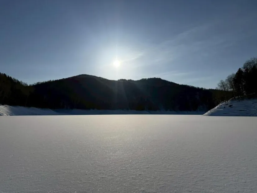 【2026年】北海道 冬の遊び決定版！大雪ダムで楽しむ300m巨大スライダーと氷上体験