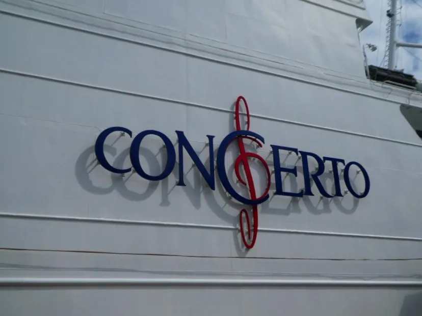 神戸港の「コンチェルト」で優雅なランチクルーズ体験