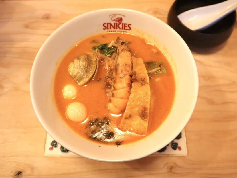 ラクサ専門店「SINKIES LAKSA STAND」(神田)で味わうシンガポール本場の味!