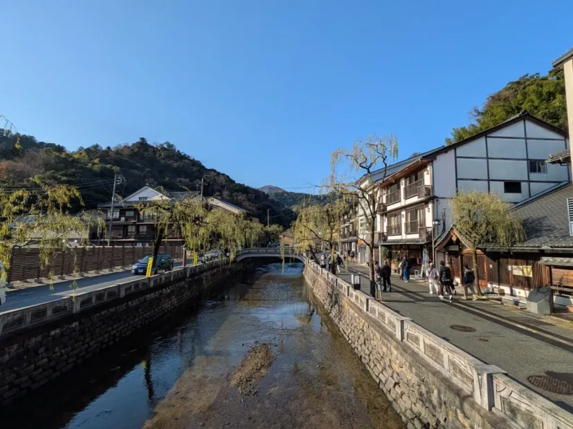城崎温泉は「そぞろ歩き」がいちばん心に残る。湯けむりの街を歩いて気づいたこと|兵庫県