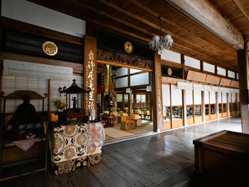 常泉寺での大般若修行と帰り道の焼きたてパン｜秋田県