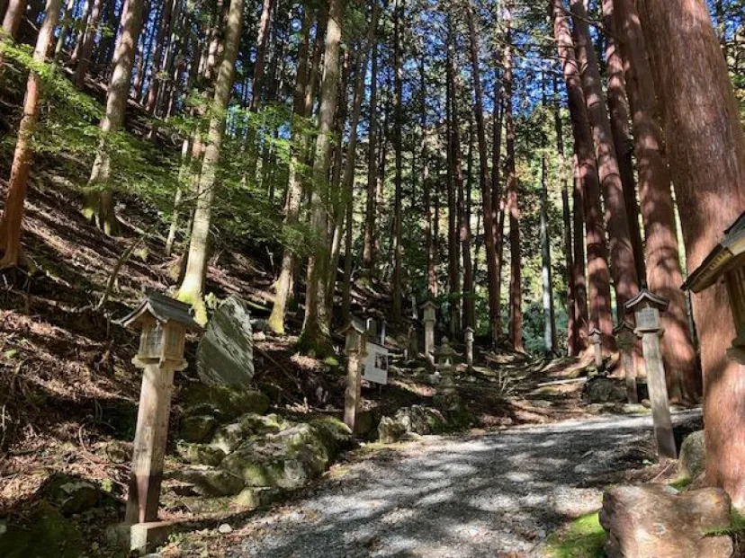 こんな神社見たことない！これぞ山岳信仰。大嶽山那賀都神社 in 山梨市