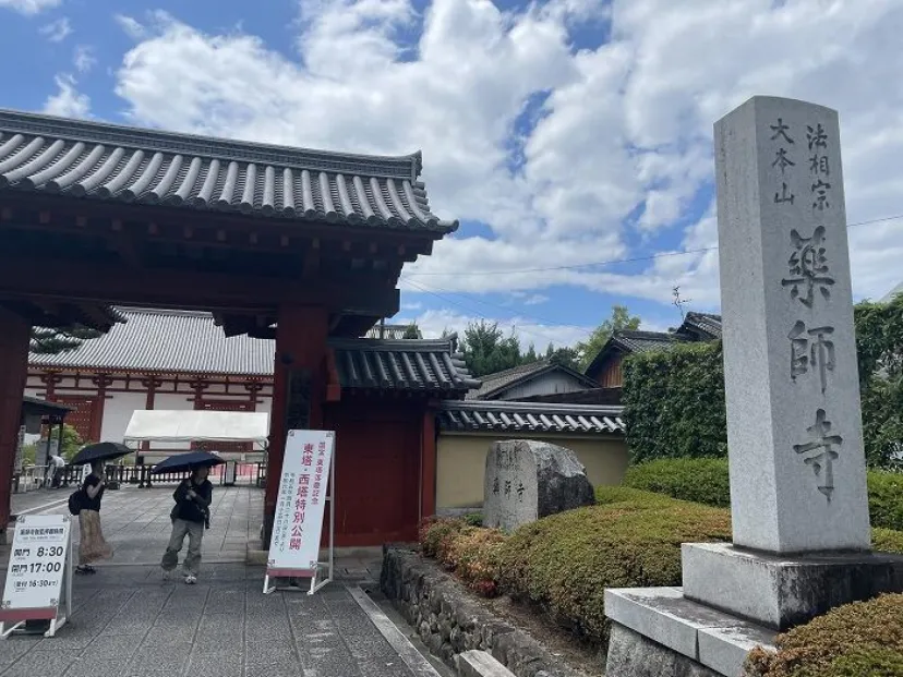 【奈良】東西にそびえ立つ両塔は圧巻！！～この秋のご利益祈願は薬師寺で決まり！～