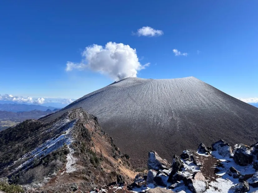 まだ間に合う？ガトーショコラの浅間山とセットで楽しむ秘境と名湯｜長野県
