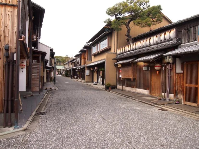 映画「国宝」ロケ地としても話題｜京都最古の花街「上七軒」