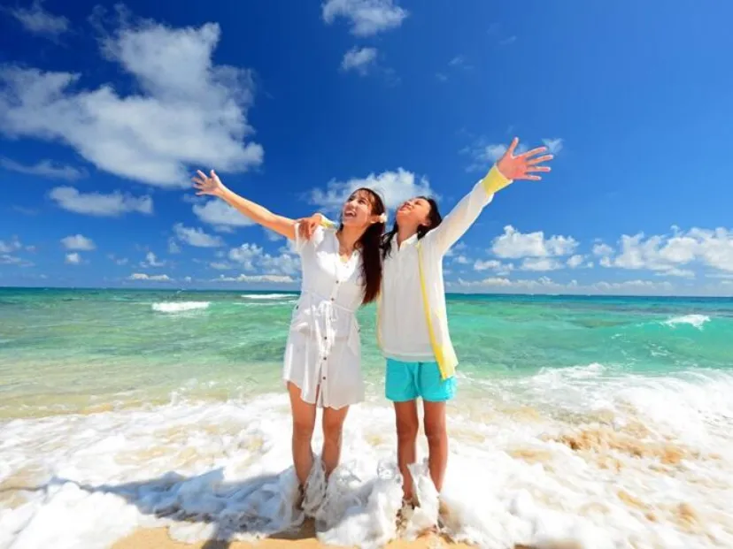 沖縄の海はいつまで泳げる？ 海開きの期間や月ごとの平均気温などを解説