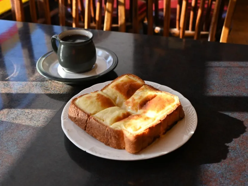 【秋田・大仙市】春の大曲をぶらり散歩。花火の記憶をたどり、老舗喫茶「かたつむり」へ