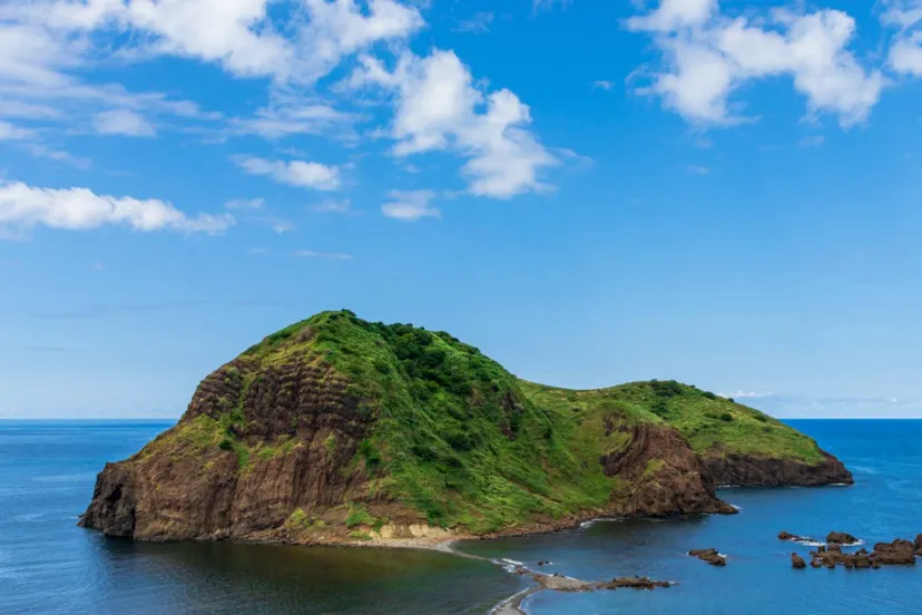 【新潟・佐渡島】観光スポット2選&グルメ3選～綺麗な海と美味しい食事が味わえる島～