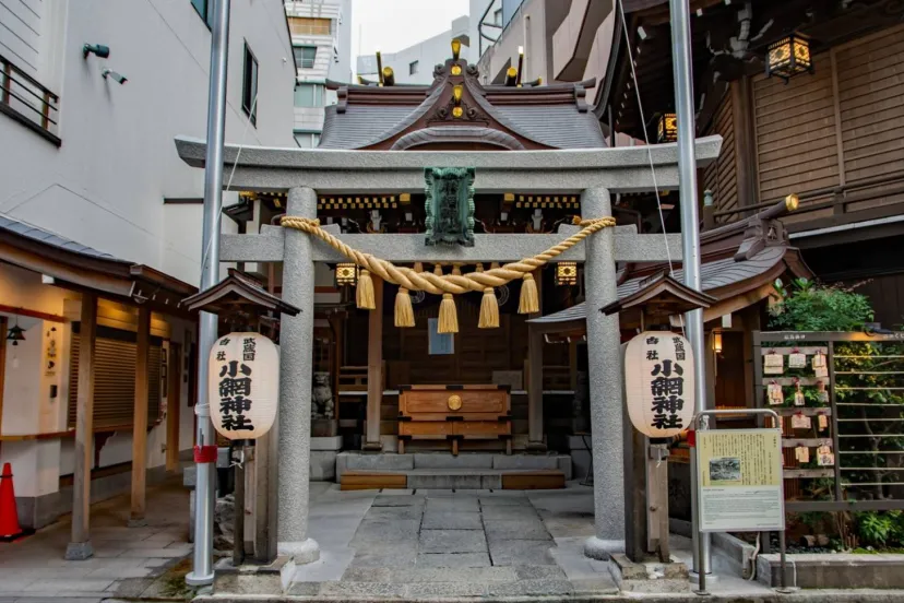 小網神社(日本橋)完全ガイド|強運厄除の理由・銭洗い作法・お守り・混雑攻略まで【2026年版】