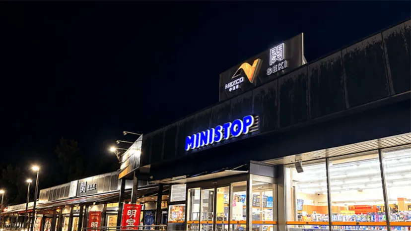 【岐阜・関SA上り】深夜に3時間仮眠してみた!騒音や明るさ、駐車場の様子は?