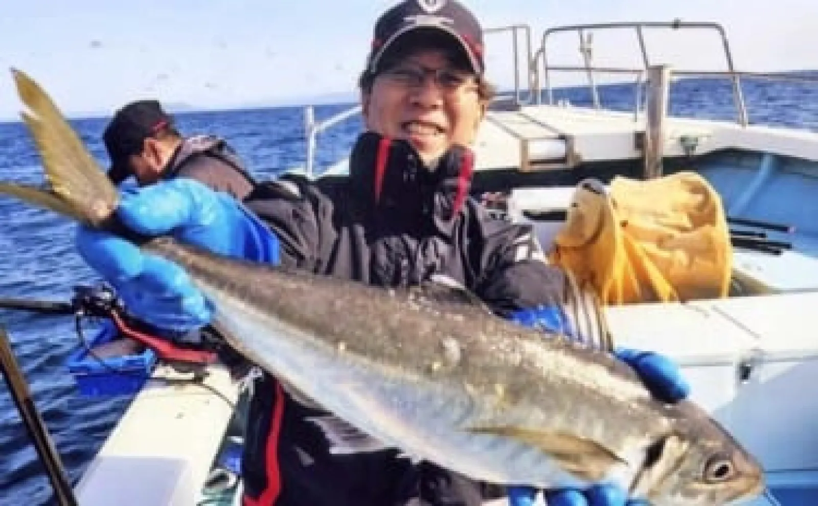 釣り人 船のサビキ釣りで【56cmの超大型アジ】登場（大分・SOYAMARU）型狙い