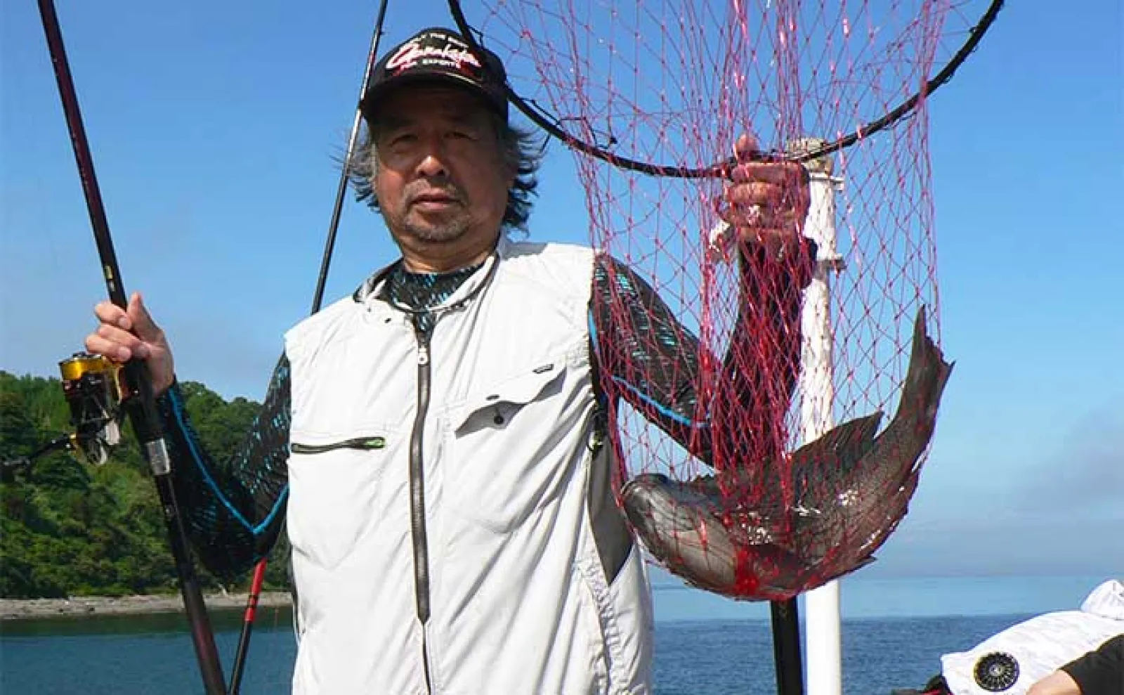 堤防フカセ釣りで44cm頭にクロ好捕【大分】エサ取りのアジもお土産に