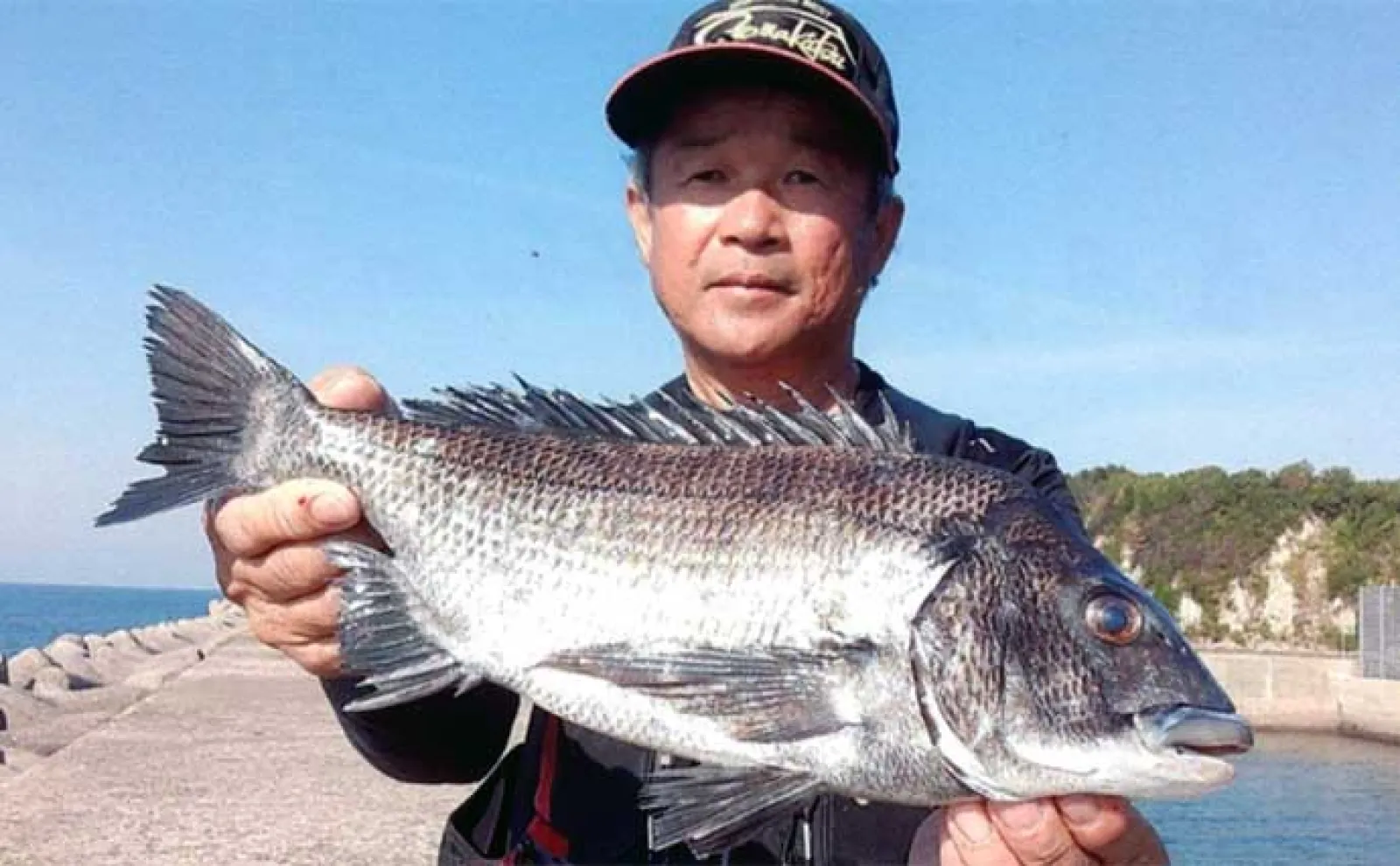 堤防フカセ釣りで46cm頭に良型チヌ連発【大分・西浦漁港】マダイも