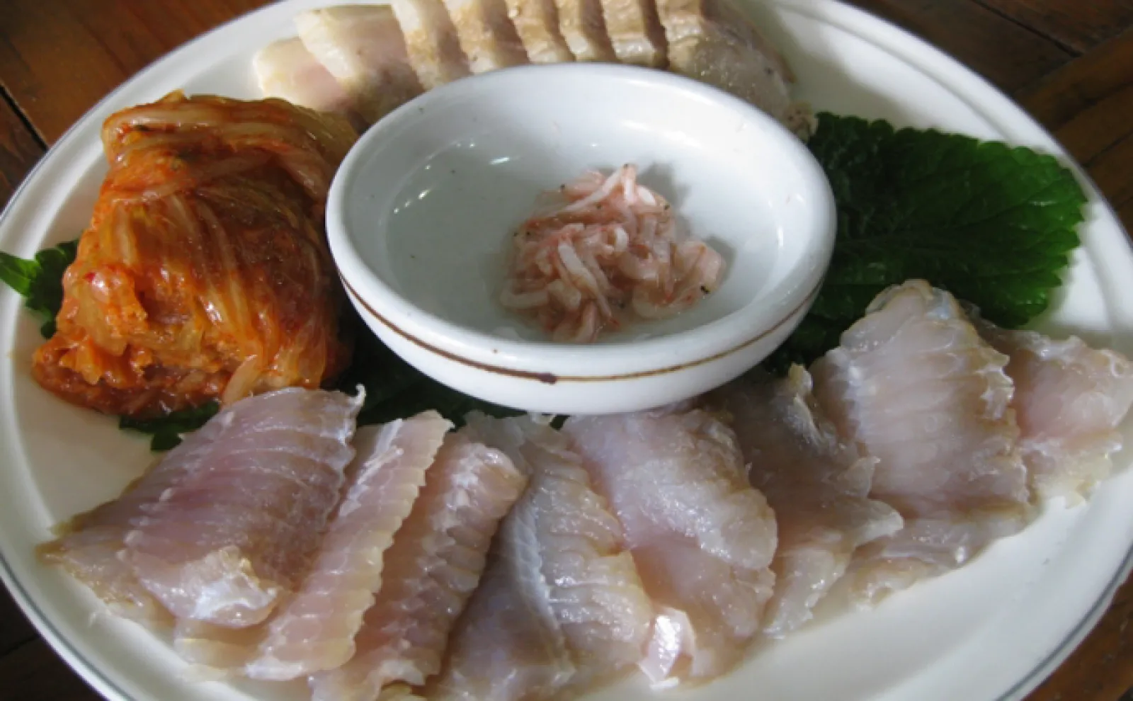 「アンモニア臭が強烈」な魚の発酵料理　サメは生でも長期保存が可能？