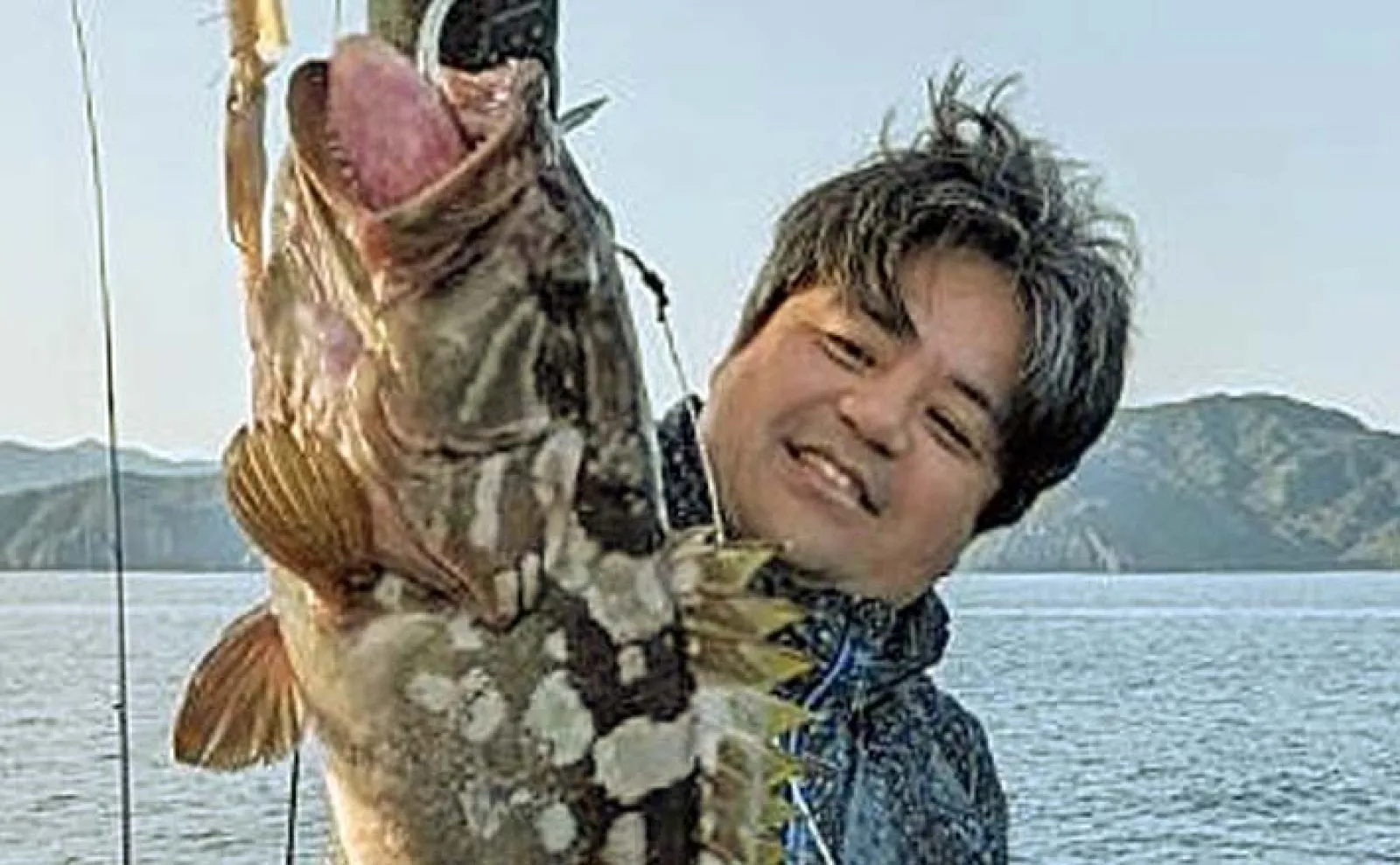 釣ったイカを泳がせて75cmアラ（クエ）をキャッチ【山口・かもめ丸】好