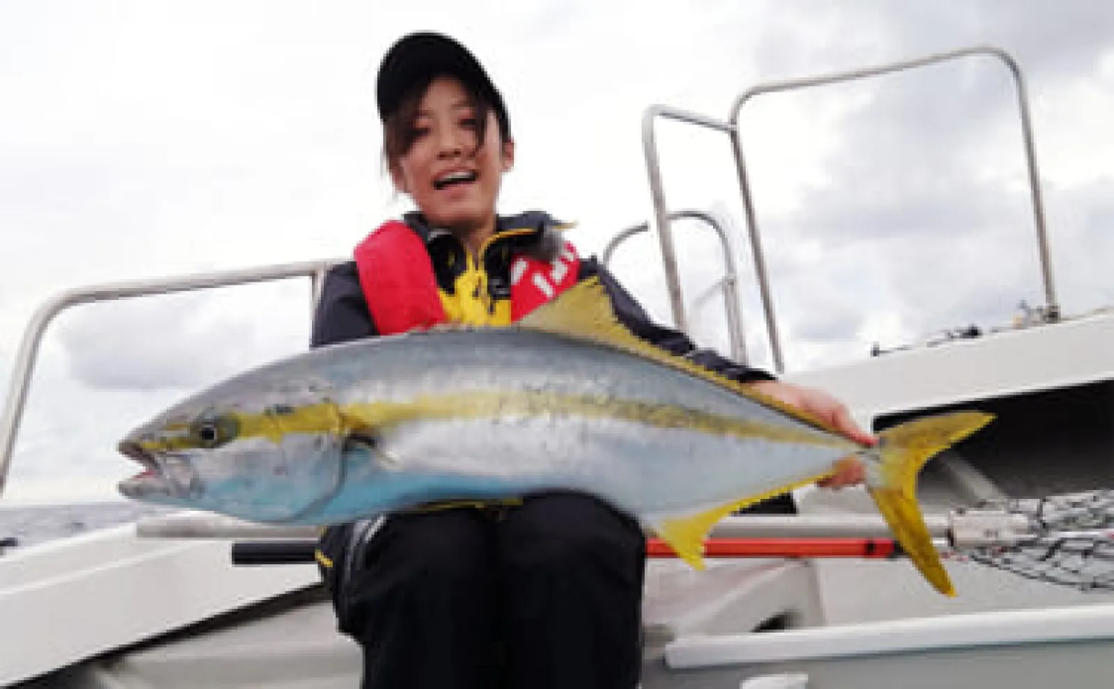 船から大型魚を狙う『落とし込み釣り』をまるごと解説【釣り方・時期・タックル】