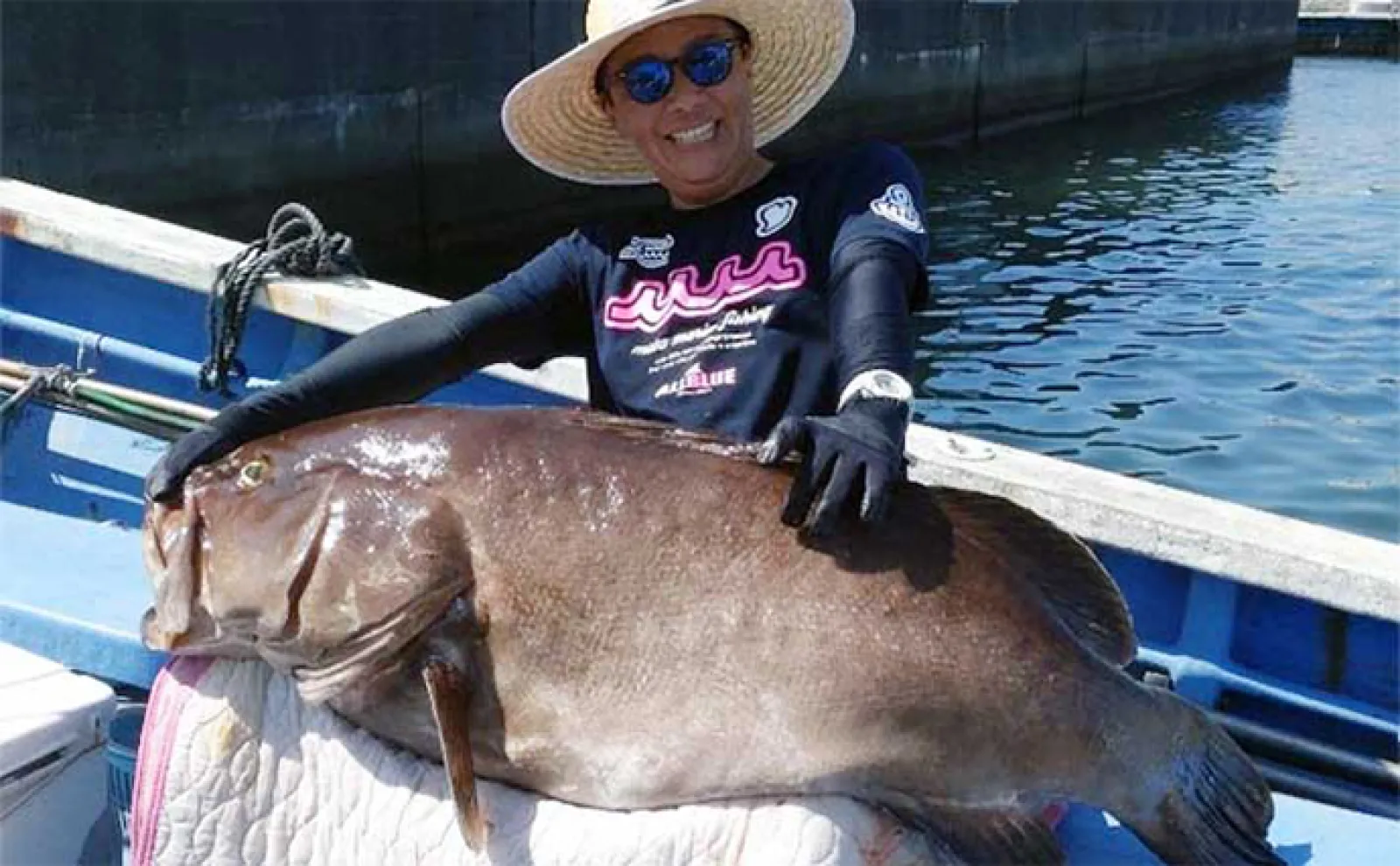船から大型魚を狙う『落とし込み釣り』をまるごと解説【釣り方・時期・タックル】