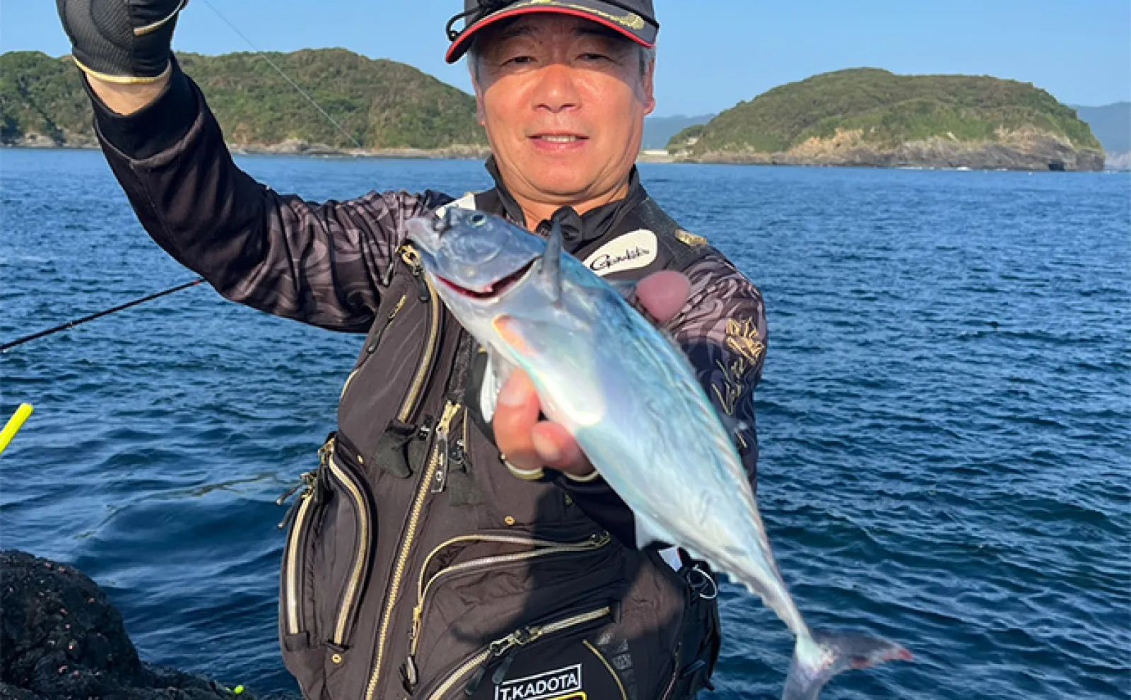 深島での磯フカセ釣りでカツオに良型イサキにオナガグレと多彩釣果に大