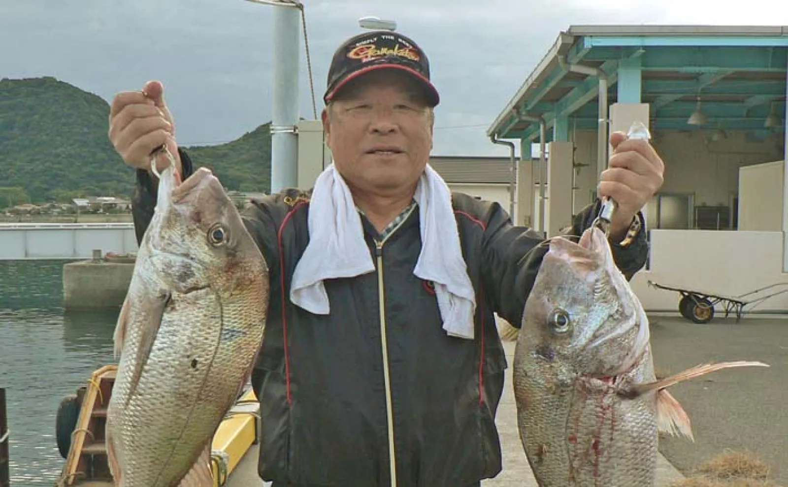 磯フカセ釣りで81cm筆頭に大型マダイ連続キャッチに成功！【山口