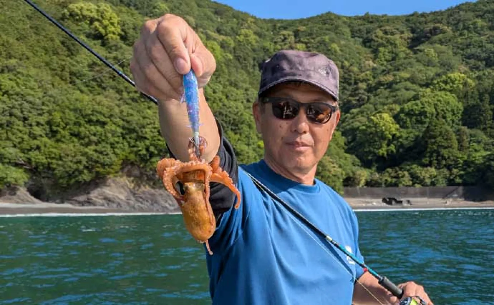 「1kg超え大型アオリイカ連発！」キャスティングエギングでシャロー攻略のコツを実釣解説【三重】