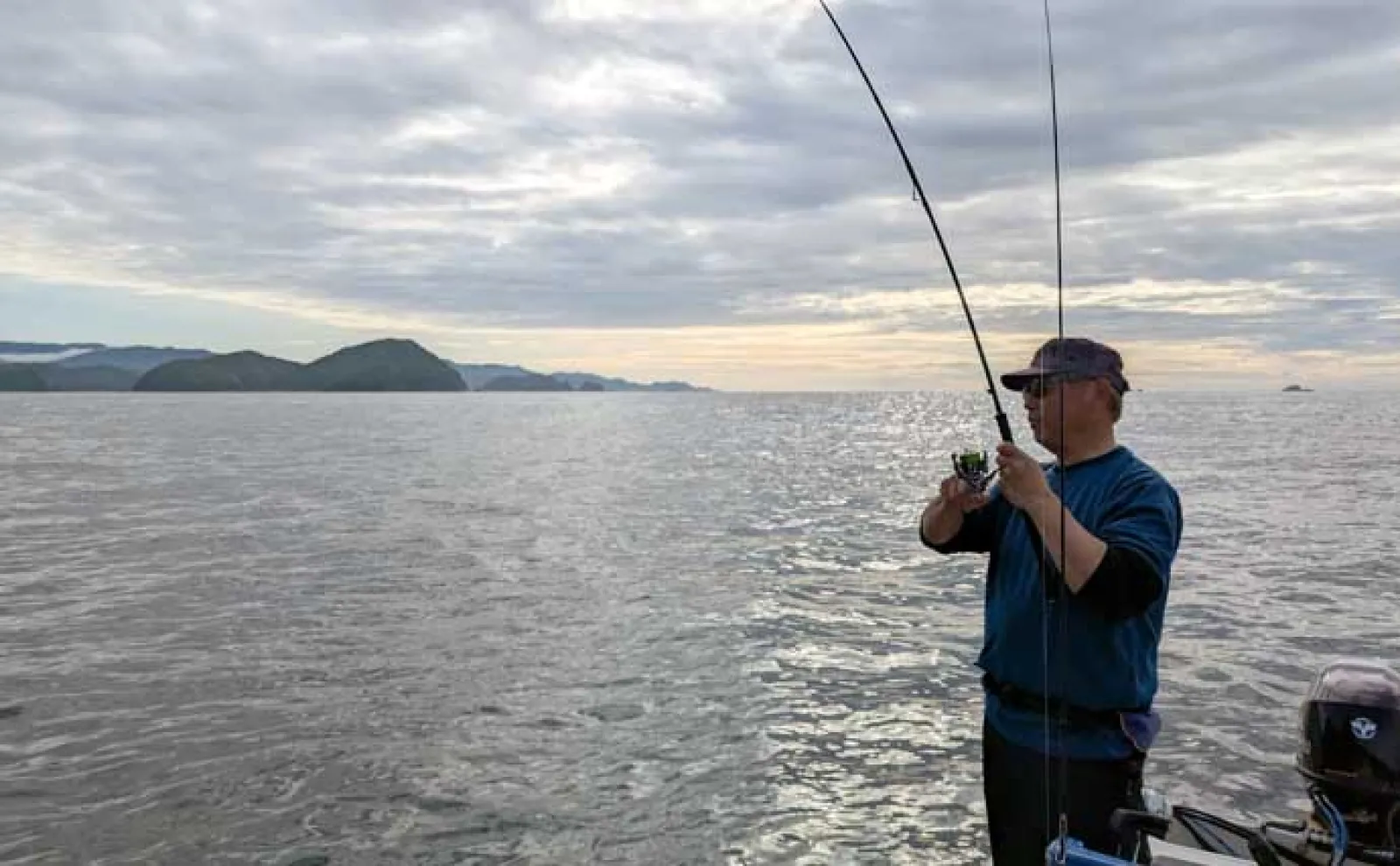 「1kg超え大型アオリイカ連発！」キャスティングエギングでシャロー攻略のコツを実釣解説【三重】