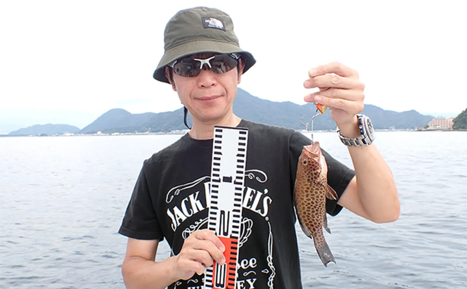 ご当地釣法「サーベルテンヤ」でボートから根魚を狙ってみた【静岡