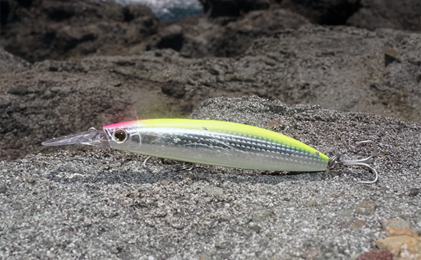 爆飛びルアーで攻略！」トップで大型魚を狙う【ロックショアゲーム最