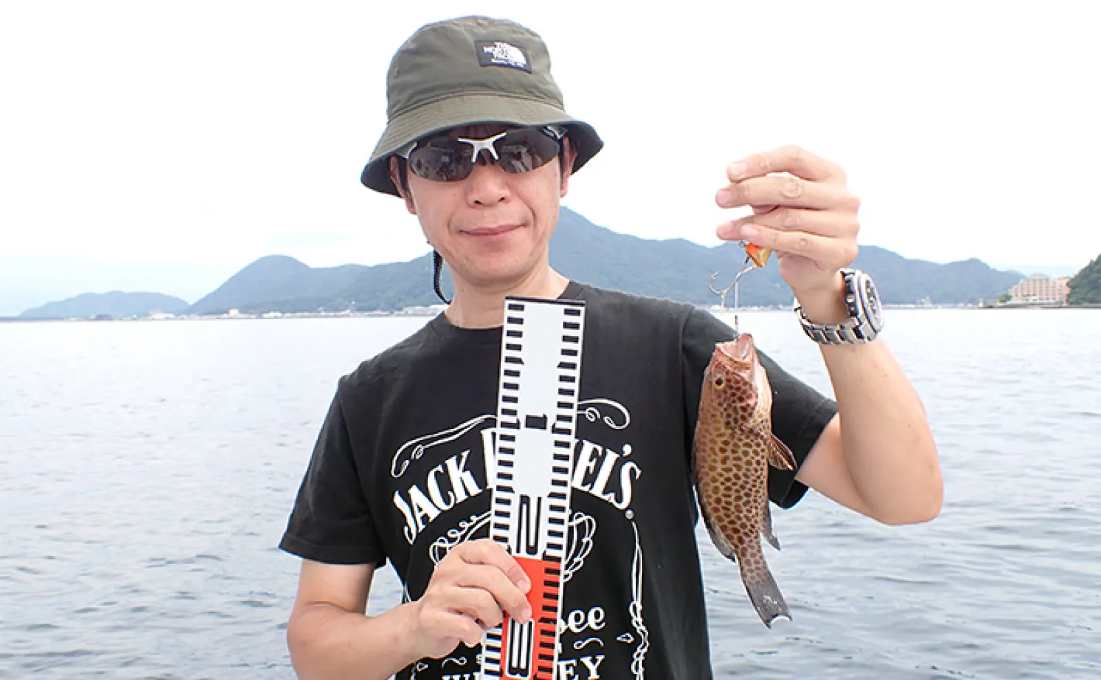 ご当地釣法「サーベルテンヤ」でボートから根魚を狙ってみた【静岡