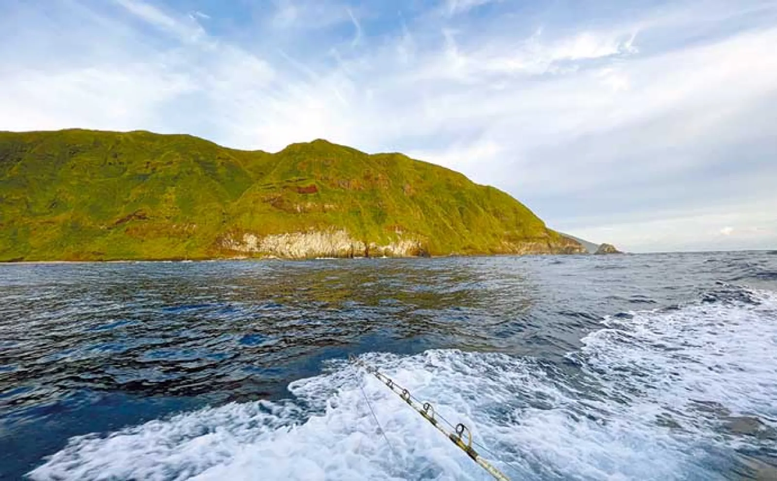 八丈島遠征で50kg級も潜む海へ！」泳がせ＆中深海五目で挑む大物釣り