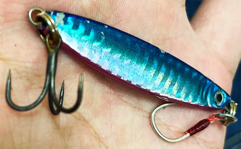 ショアジギにおける100均メタルジグの使い方と使い所　「安いから釣れない」は間違い！