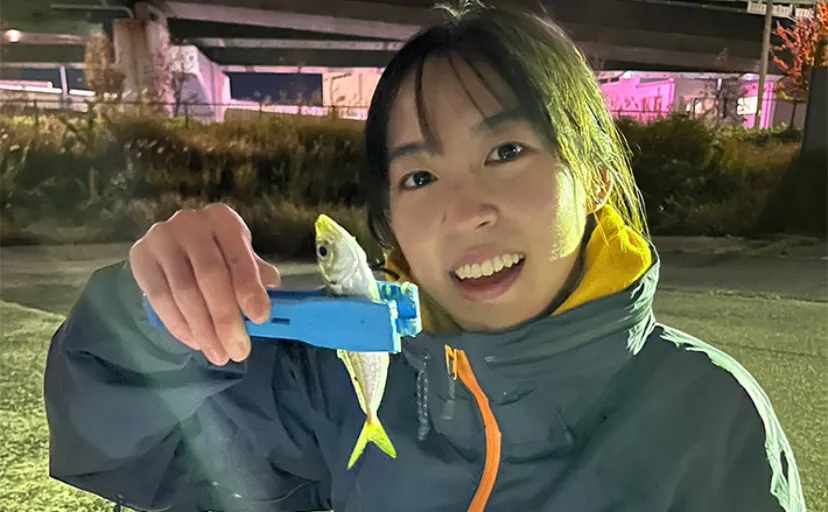 「彼女の釣り才能が開花?」波止アジング釣行でアジが連発【泉佐野】