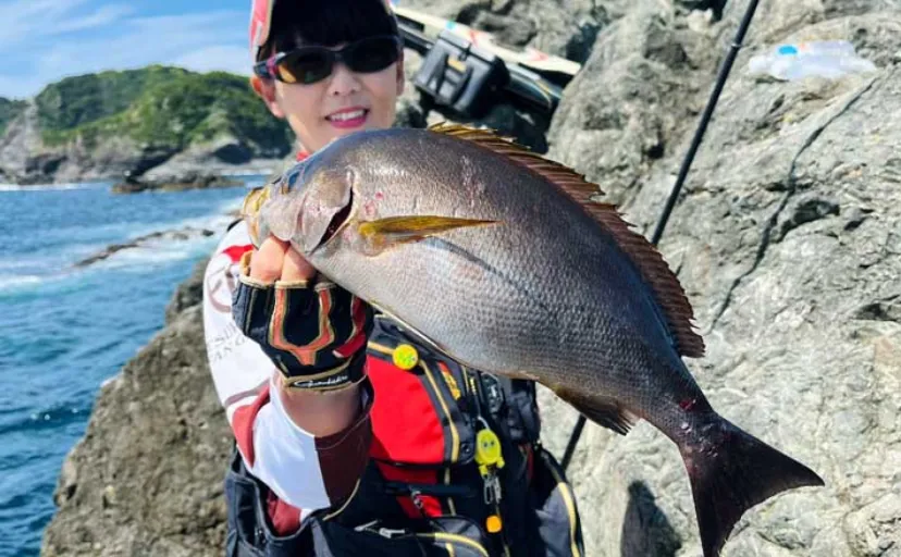 「脂ノリノリ!」磯フカセ釣りで40cm超え大型イサキ浮上【ふかしま丸・大分】クロも連発