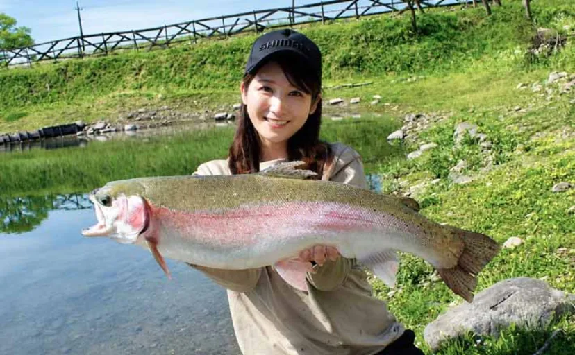 70cm級ニジマス獲った！【408Club・栃木】ずる引きに特化したルアーにヒット