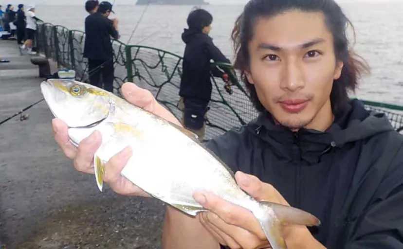 平日でも『海辺つり公園』は満員御礼　アジ40尾やショゴが釣れる一方でマダコは不発【神奈川】