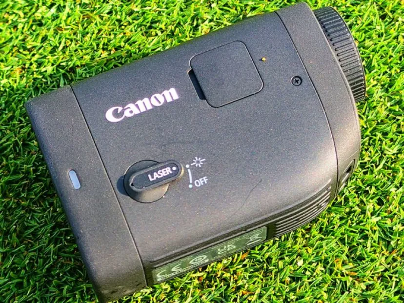 
				キヤノンの距離計『PowerShot GOLF』は高機能！ 手ぶれせず、ズームもできて、動画・写真も撮影できる！
			