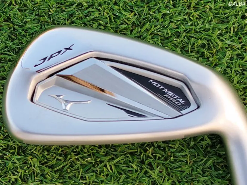 
				『JPX 925 HOT METAL PRO』は7番で28度のぶっ飛び系なのに球を自由自在に曲げられる！
			