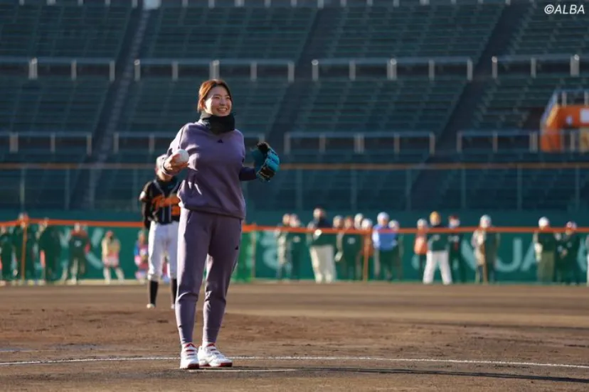 
				渋野日向子がソフトボール日本代表戦の始球式ゲストとして登場　7月6日の静岡会場
			