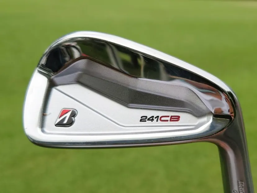 
				HS40m/sでも扱える軟鉄鍛造のツアーアイアン『241CB』　クセがなくて“独特”な打感が魅力！
			
