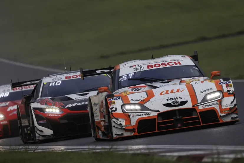 スーパーGT分析｜雨上がりの中、“スリック優位”になるのがGT300より遅かったGT500。その要因は何なのか？　両クラスのエンジニアに聞く