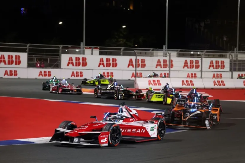 まさに圧勝。日産のローランドが大差をつけて今季2勝目！：フォーミュラEジェッダE-Prixレース2
