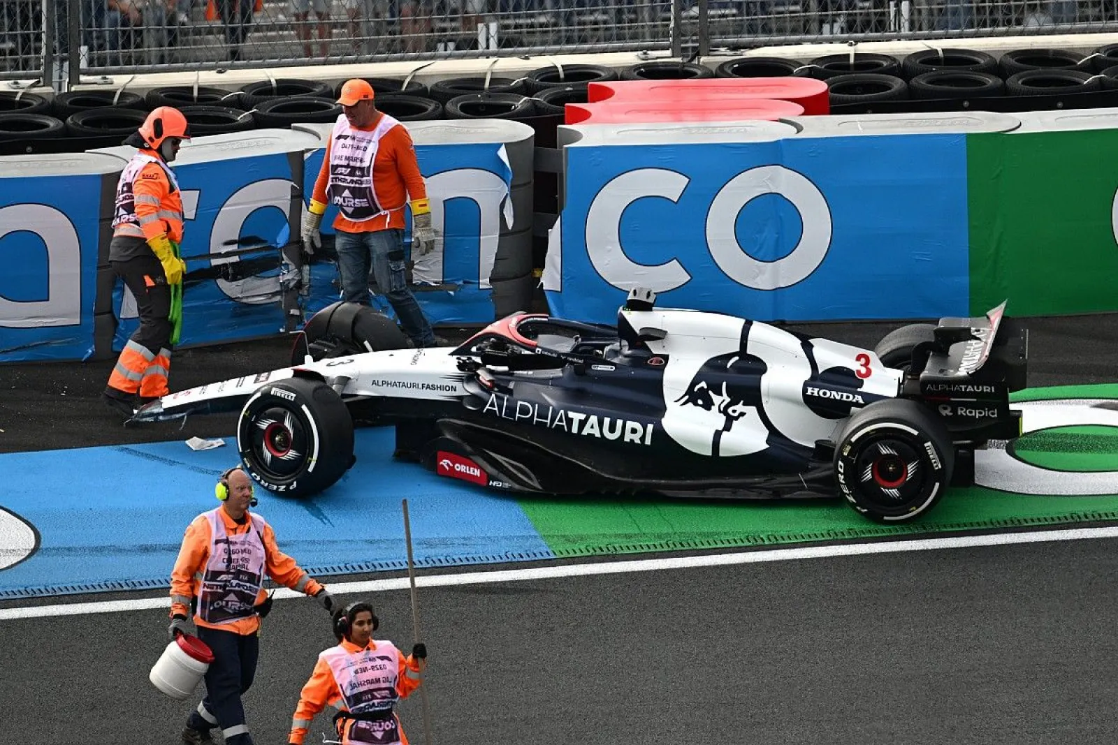 ダニエル・リカルド、F1オランダGPのFP2でのクラッシュで左手を骨折