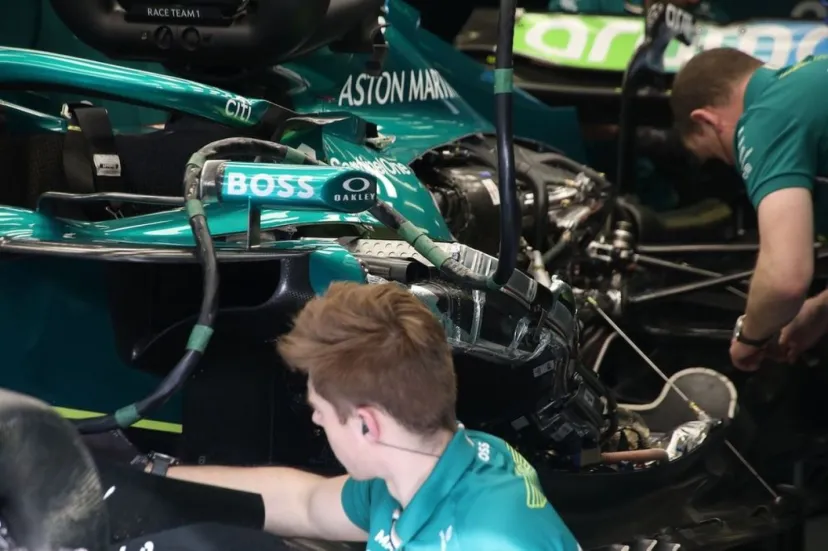 アストンマーティンF1、技術チームをふたつに分ける? 現行マシンの開発と2026年への準備を並行