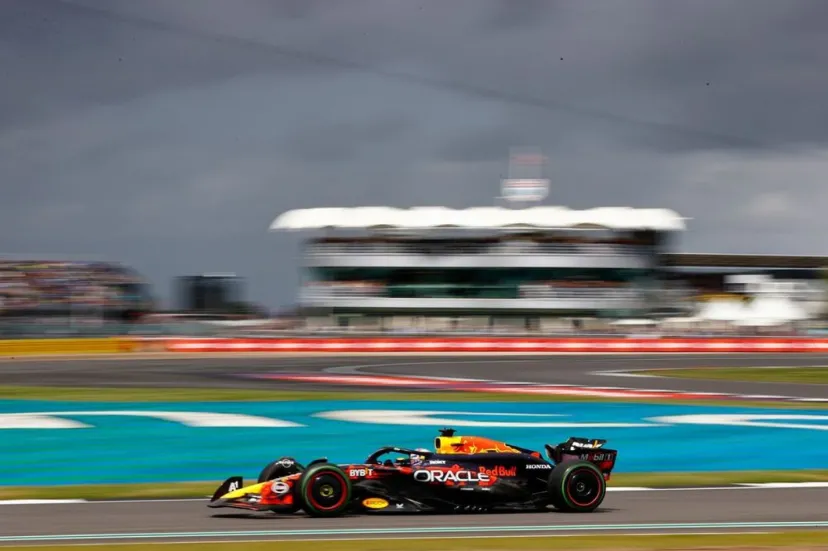 フェルスタッペン、予選Q1でのコースオフでフロアに大ダメージ……一時は約1秒分パフォーマンスが欠けていたと明かす「その中で最善のことはできた」