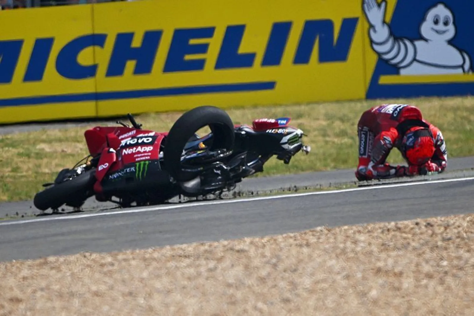 MotoGP】マルク・マルケス、ハイサイド転倒で右足を骨折。フランスGP