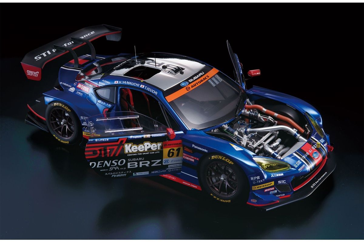 【50％OFF】 2021年のGT300チャンピオンマシンが”大迫力”の1/8スケールで登場 ホビーラジコン