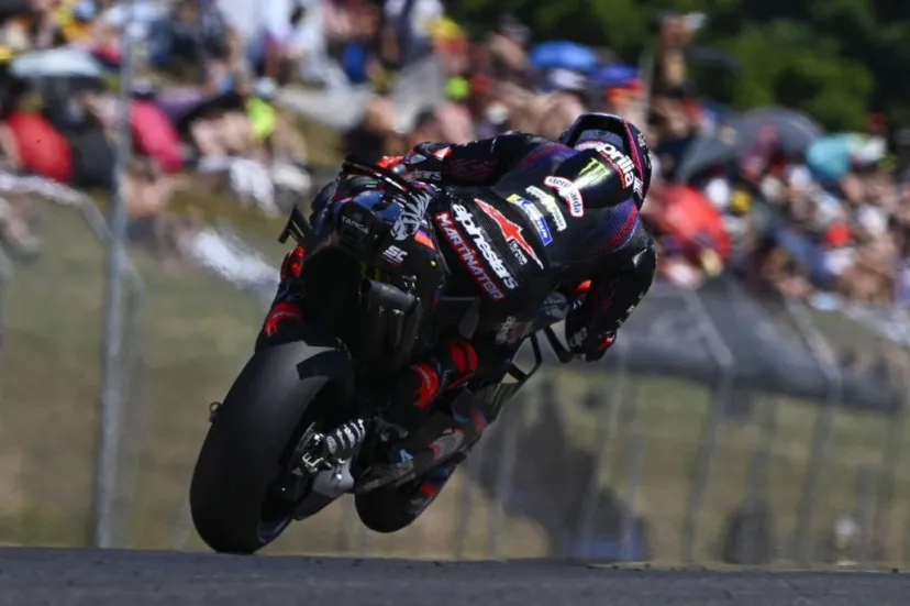 『時速368.6km』でライダーかっ飛ぶ！　アプリリアがMotoGP最高速記録を更新……370kmも狙える！？