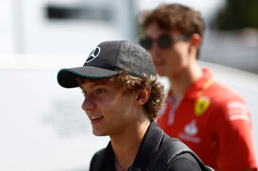 ハミルトン、アントネッリのF1公式セッションデビューを喜ぶ「2018年、彼はグリッドキッズで、僕と握手したんだよ！」