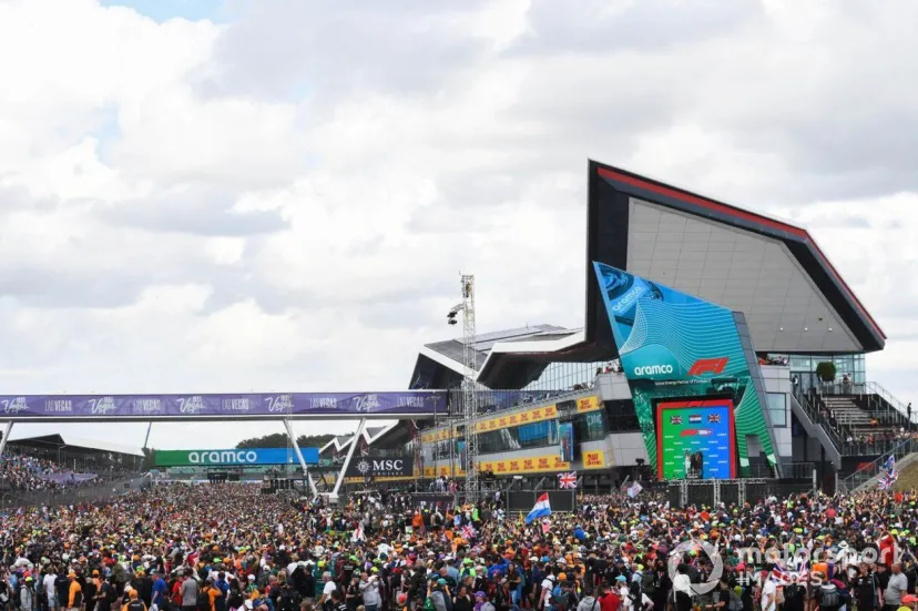 フェルスタッペンとノリスの接触は、F1イギリスGPにとって福音だった？　開催直前、苦戦していた観戦券の売れ行きが急加速