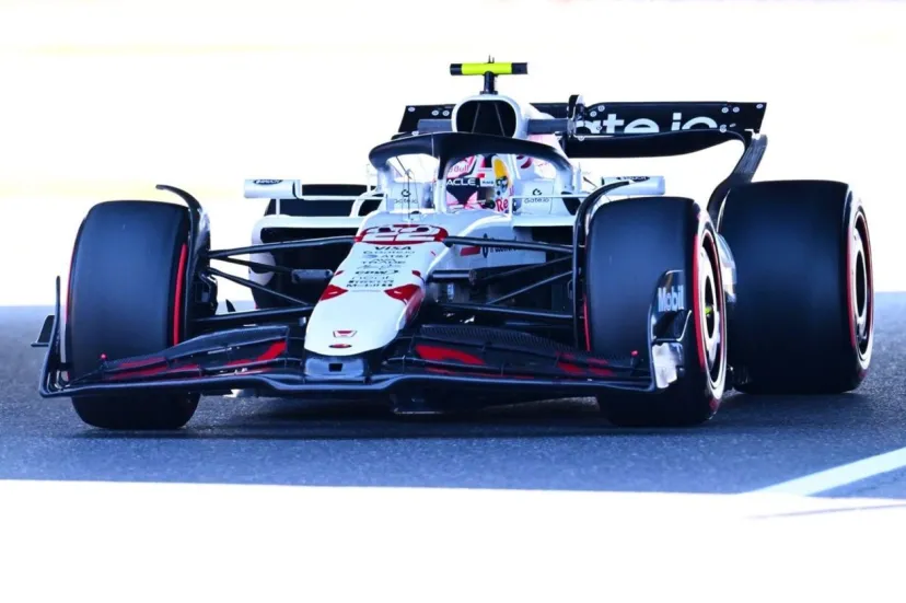 F1日本GP FP2速報｜芝生炎上を含む4度の赤旗。レッドブル角田裕毅はアタック完了できずに18番手。最速はピアストリ